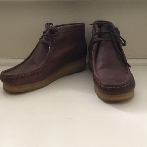 Like new brown Wallabees